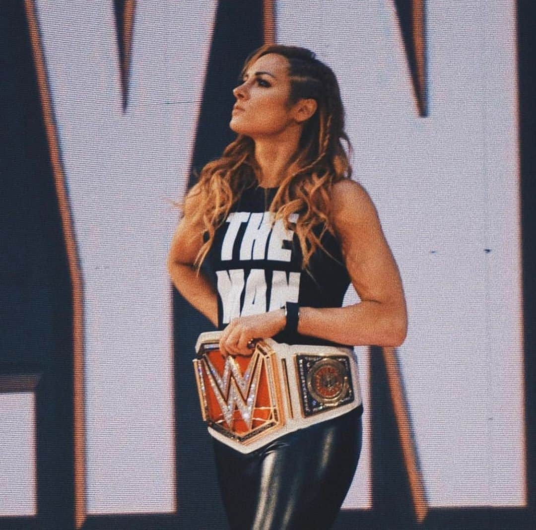 レベッカ・ノックスさんのインスタグラム写真 - (レベッカ・ノックスInstagram)「The King of Queens」8月5日 4時40分 - beckylynchwwe