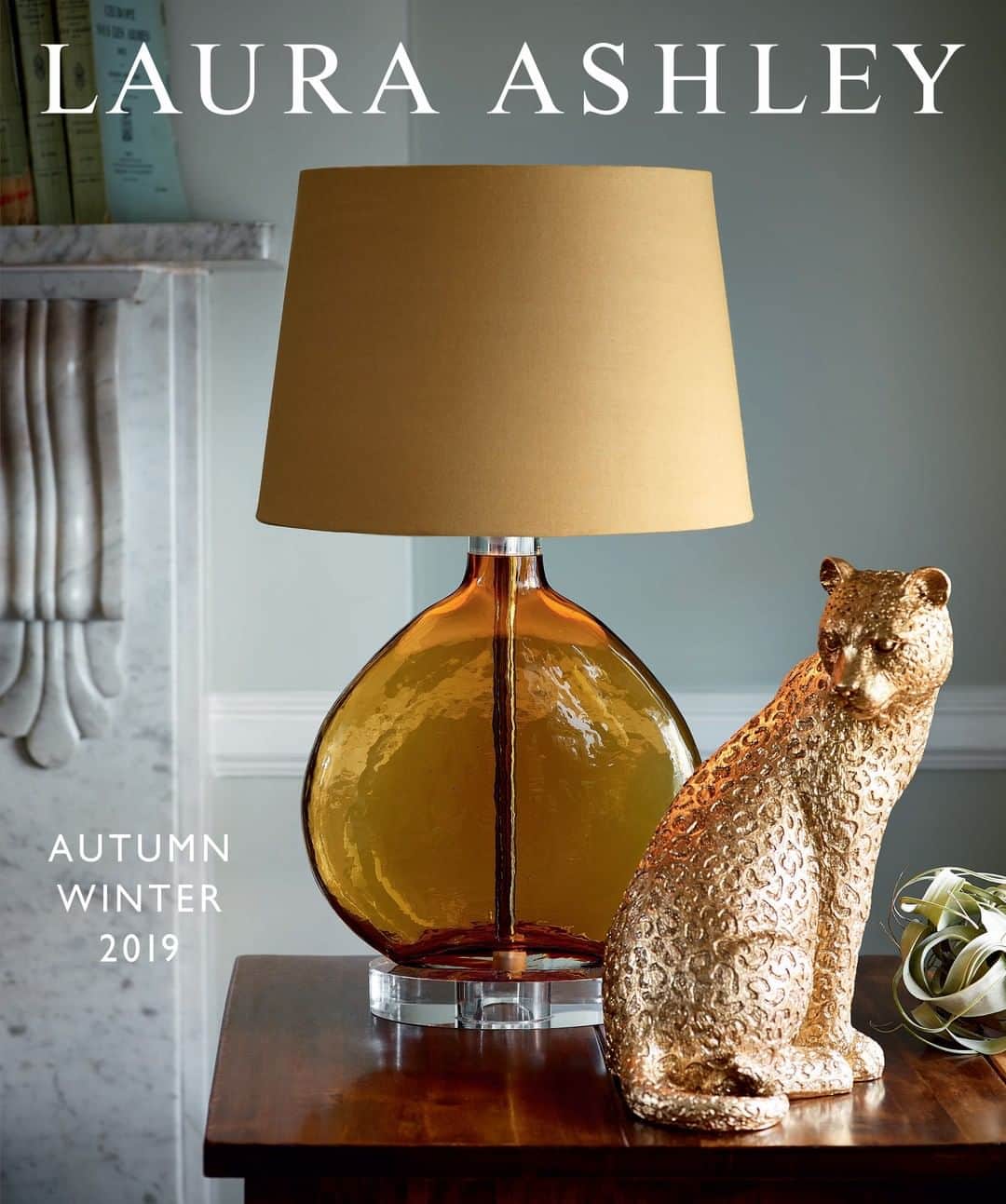 ローラアシュレイのインスタグラム：「Say hello to our new Autumn Winter 2019 Catalogue, full of unique new decor and eye-catching designs in the distinctive signature Laura Ashley style. Pre-order your catalogue today.」