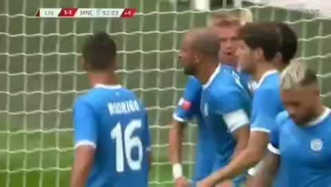 カルロス・テベスのインスタグラム：「What a save! 🔥」