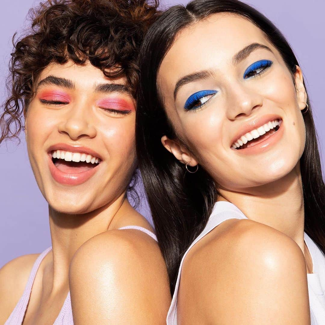 e.l.f.さんのインスタグラム写真 - (e.l.f.Instagram)「Happy #SistersDay! 👯‍♀️ Which color is more YOU vs your sister?! 💕 Celebrate sisterhood by getting your built-in bff the 18 Hit Wonders Palette - now 25% off on our site. Shop exclusively at elfcosmetics.com! 🌈 #elfingamazing #elfcosmetics #crueltyfree #vegan」8月5日 5時02分 - elfcosmetics