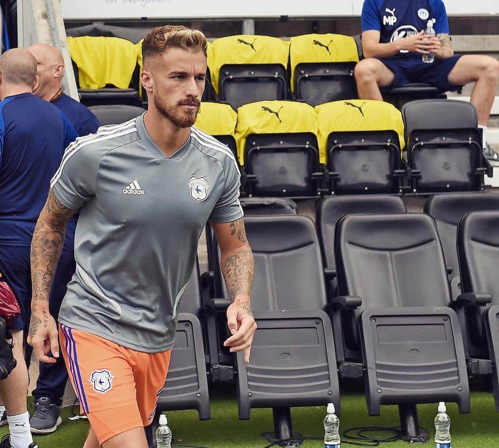 ジョー・ベネットのインスタグラム：「Frustrating start... plenty of time to improve though 🔵🔵🔵」