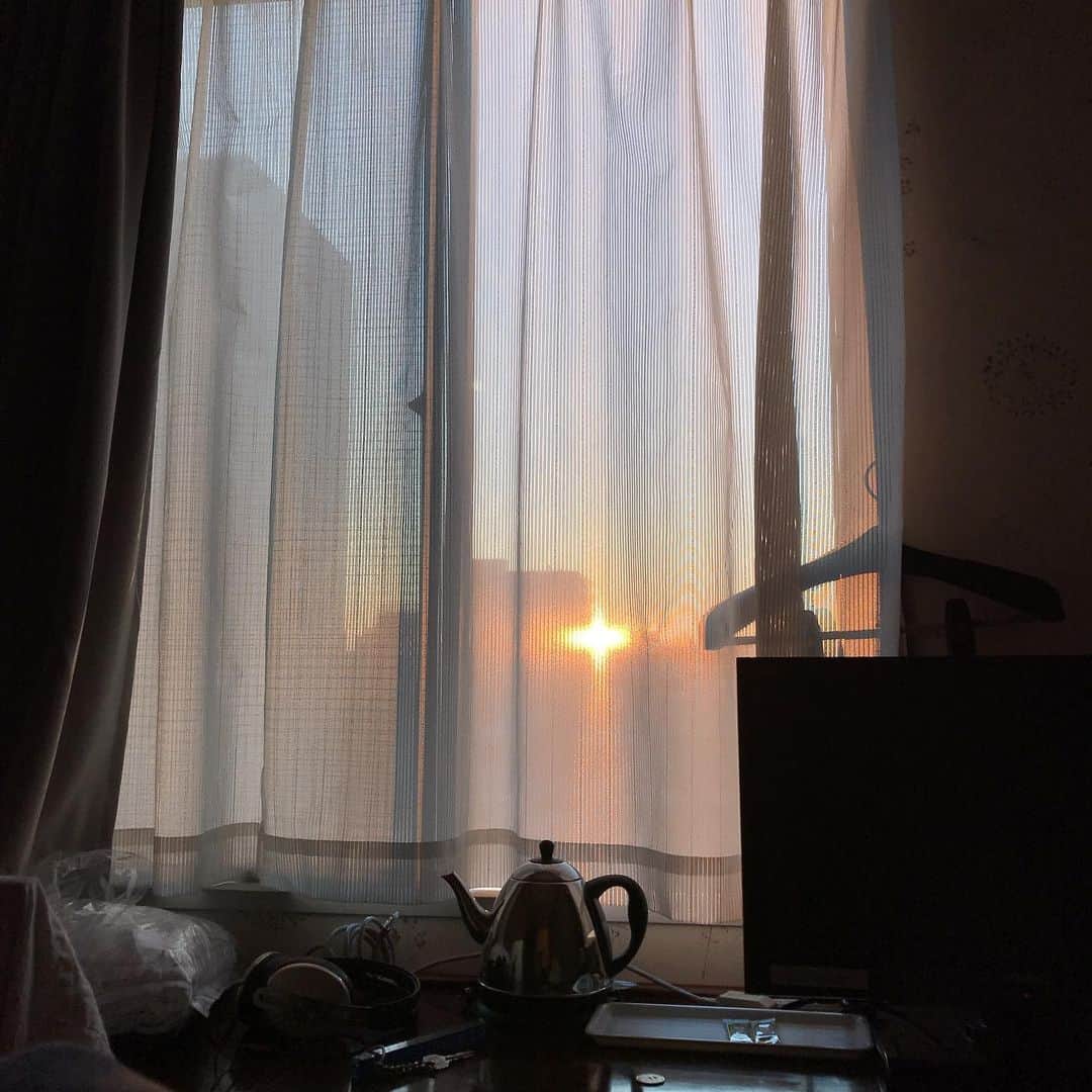 三宅洋平さんのインスタグラム写真 - (三宅洋平Instagram)「Here comes the sun.  Into the next phase.  #犬式 #sbj2019」8月5日 5時38分 - miyake_yohei