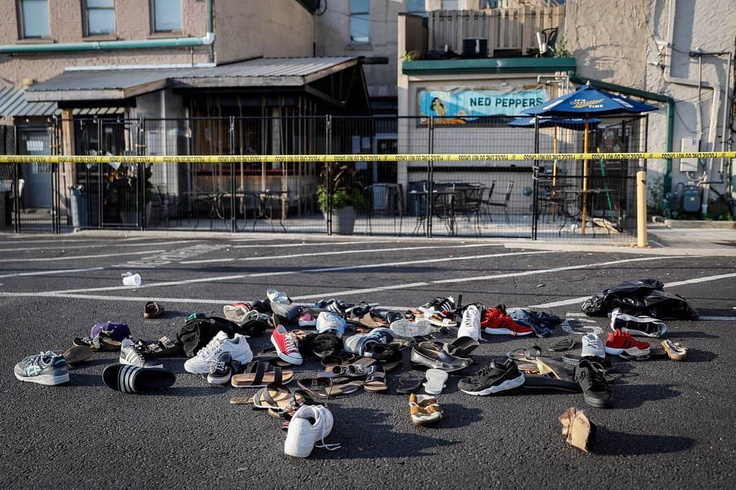 CNNさんのインスタグラム写真 - (CNNInstagram)「A mass shooting in Dayton, Ohio, left at least nine people dead and 27 others injured early Sunday. The attack came just 13 hours after the mass shooting in El Paso, Texas, which killed 20 people. Dayton police killed the gunman less than a minute after he opened fire with a high-capacity weapon, authorities said. (📸 Sam Greene/The Enquirer/Imagn; John Minchillo/AP)」8月5日 5時46分 - cnn