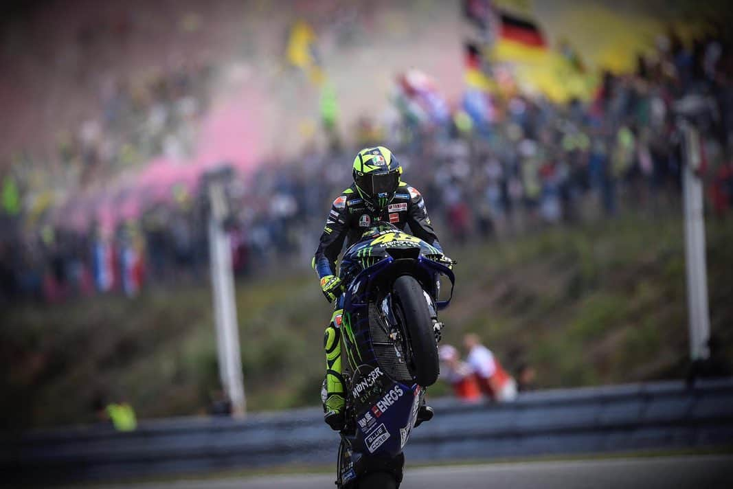 バレンティーノ・ロッシさんのインスタグラム写真 - (バレンティーノ・ロッシInstagram)「Brno circuit,Czech republic  MotoGP Race 📸 @gigisoldano @jesusrobledo」8月5日 5時48分 - valeyellow46