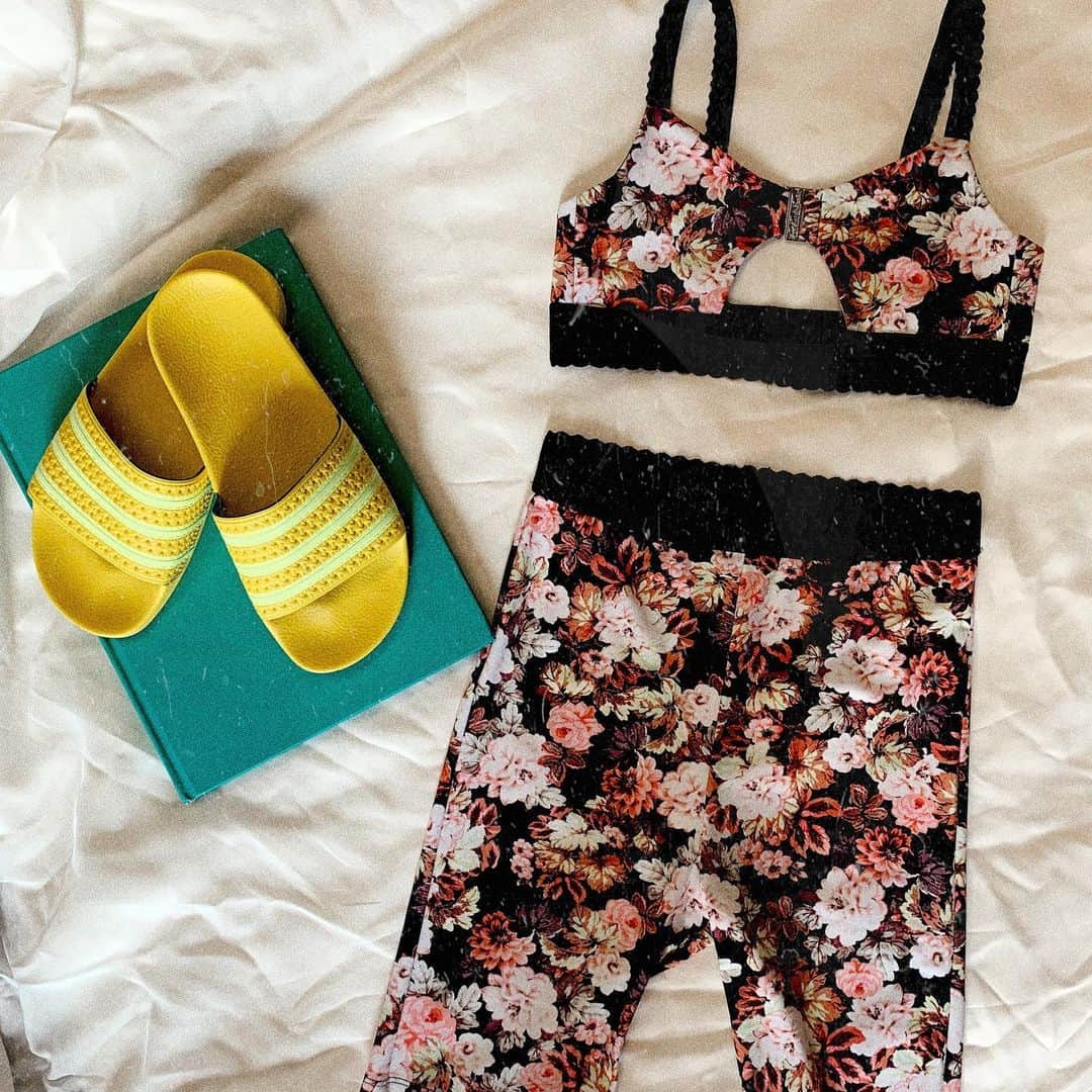 ブルーライフのインスタグラム：「the perfect sunday set by @forloveandlemons 💛🍋」