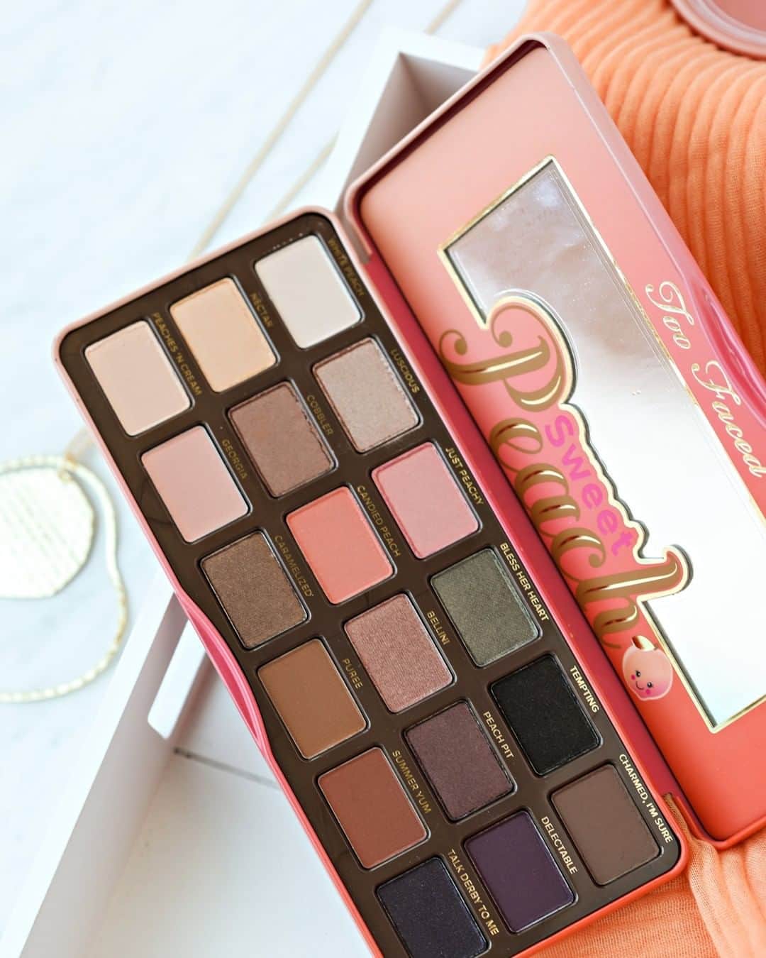 Too Facedさんのインスタグラム写真 - (Too FacedInstagram)「Turn up the HEAT on your summer glam 🔥 Add a pop of peachy pinks, corals, bronzes, and purples to your look with our Sweet Peach Eye Shadow Palette! #toofaced」8月5日 6時00分 - toofaced