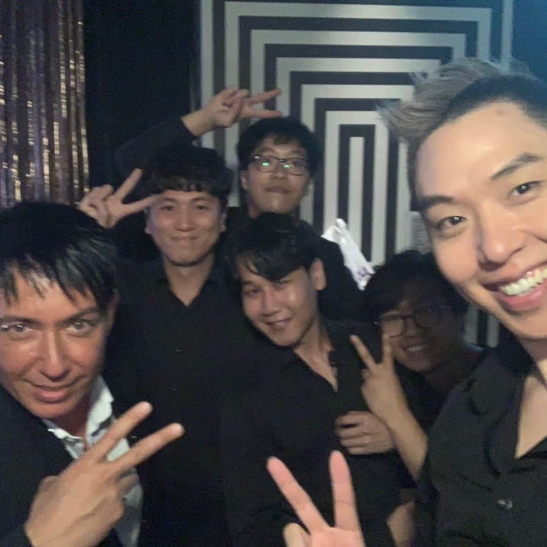 セロさんのインスタグラム写真 - (セロInstagram)「Always always great hanging out and seeing you @eg.lee and a pleasure to work with you and your talented crew!  See ya next time!  #paradicecityhotel #segasammy #incheonkorea #magicfamily」8月5日 6時03分 - cyrilmagic