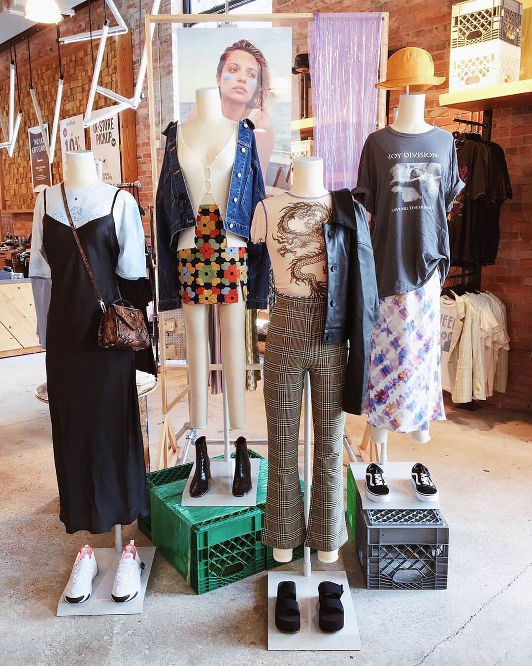 Urban Outfittersさんのインスタグラム写真 - (Urban OutfittersInstagram)「Reminder: all these new things (and more!) are at your local UO right now. #UODisplay @UOCarolinas」8月5日 6時04分 - urbanoutfitters