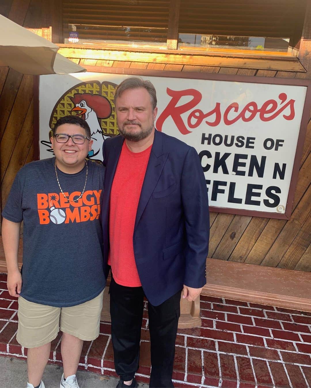 リコ・ロドリゲスのインスタグラム：「Great time with @darylmorey. Can confirm the Rockets are going to be 🔥🔥 next season 🚀」