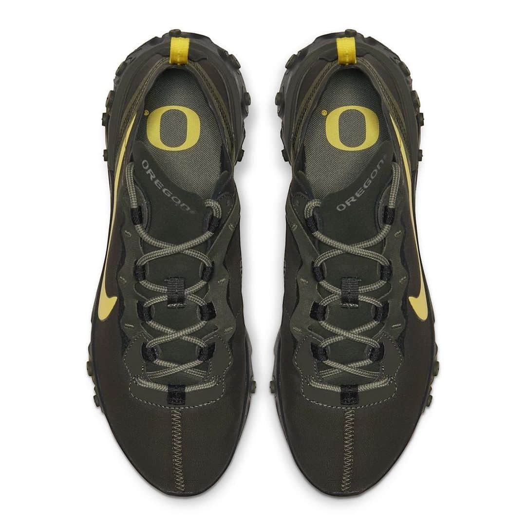 Sneaker Newsさんのインスタグラム写真 - (Sneaker NewsInstagram)「The Oregon Ducks are getting their own Nike React Element 55 with dark green uppers. Hit the link in our bio to learn more about this pair and the forthcoming NCAA Pack.」8月5日 6時17分 - sneakernews