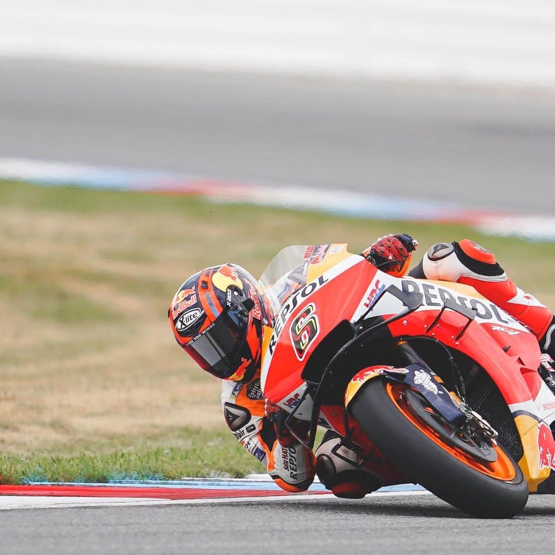 レプソル・ホンダのインスタグラム：「Charging ahead to the @redbullring 🐮」