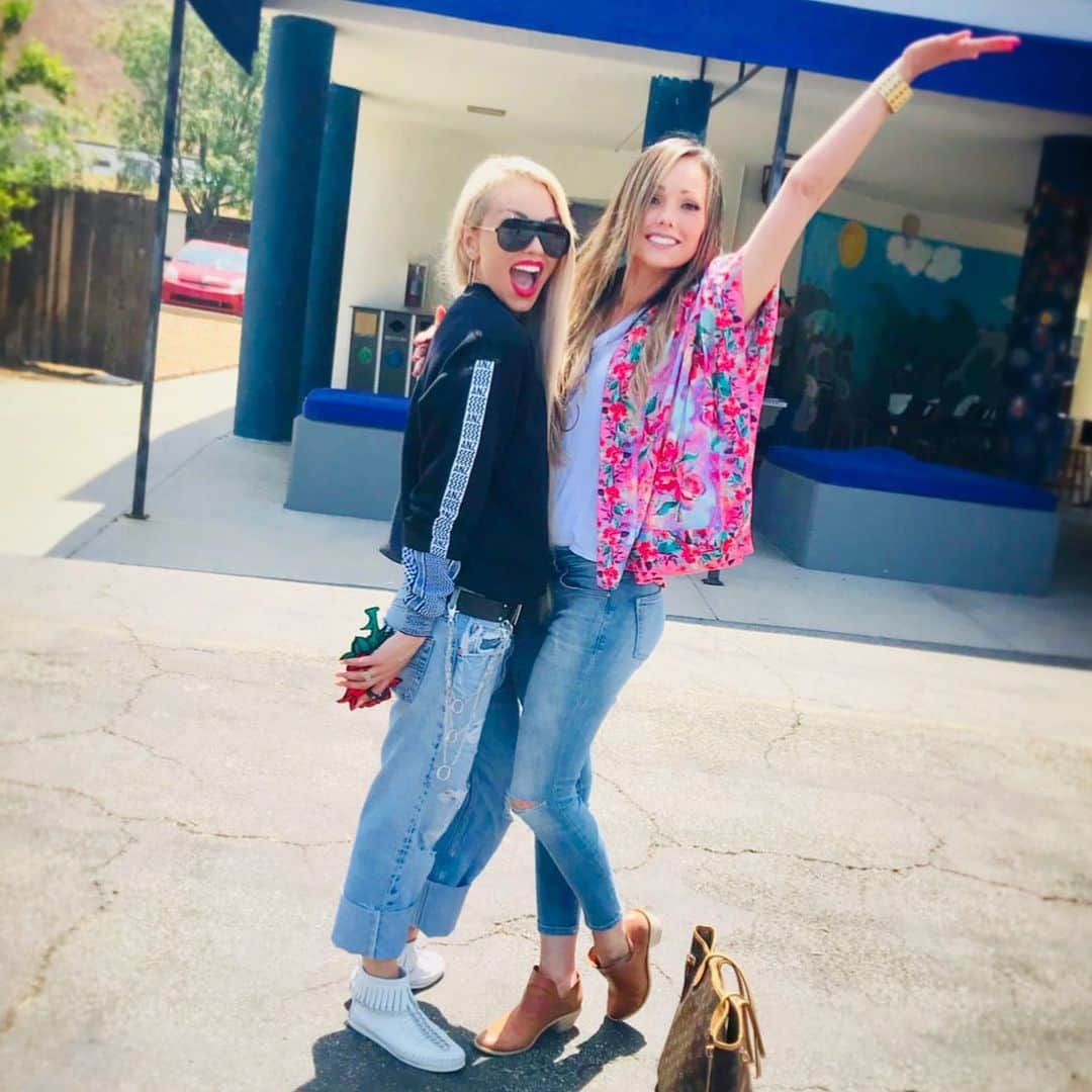 カンディー・ジョンソンさんのインスタグラム写真 - (カンディー・ジョンソンInstagram)「7 THINGS about these pictures and my SISTER/BFF @tiffanycmyers FOR #NationalSisterDay  1️⃣She’s my little sister and I was pretty alone in the world til she was born and now I don’t know what I’d do without her. We talk to each other a lot...and I just refer to her as “Sister”😂 (I surprised her on her maybe her 21st birthday in the 1st picture (I have the short hair!) 2️⃣ We have always dressed totally different except for when my mom made us wear matching clothes when we were little and during teenage years when she’d “borrow” all my really stylish clothes🤣 3️⃣ She’s classic & stylish & extroverted and needs to be around people...while I am more introverted, despite my extroverted ways & personality & I dress “more different”🤣 4️⃣We grew up playing Barbie’s, racing quads in our backyard, playing house...and either pretending we were saving dolphins in our pool or playing house...complete with pretend husbands and baby dolls.  5️⃣We were known as “The Johnson Girls”...and have been asked if we were twins ever since was like 2 until now, even!🤣 6️⃣I wish I knew to savor the moments of eating dinner my mom made, on trays in the living room, wearing basically matching outfits (I’m in the lazy boy chair with the longer hair) ...because these times were greater than I knew, in the moment.  7️⃣My Sister lights up every room she goes into & makes everything a fun party. Her house is always perfect and decorated to perfection. She’s the funniest, most laugh easy, always making everyone laugh, always stylish but could hop on a tractor or on a wild horse fearlessly and be perfectly at home. ❤️I love you Sass...and thankfully we don’t sleep in the same bed where my elbow is in yours face!🤣 I love you more than words...we probably look like we’d never be friends because we dress so different but there’s no one else in the world who could ever be what you are to me...my best friend/sister❤️✨」8月5日 6時58分 - kandeejohnson