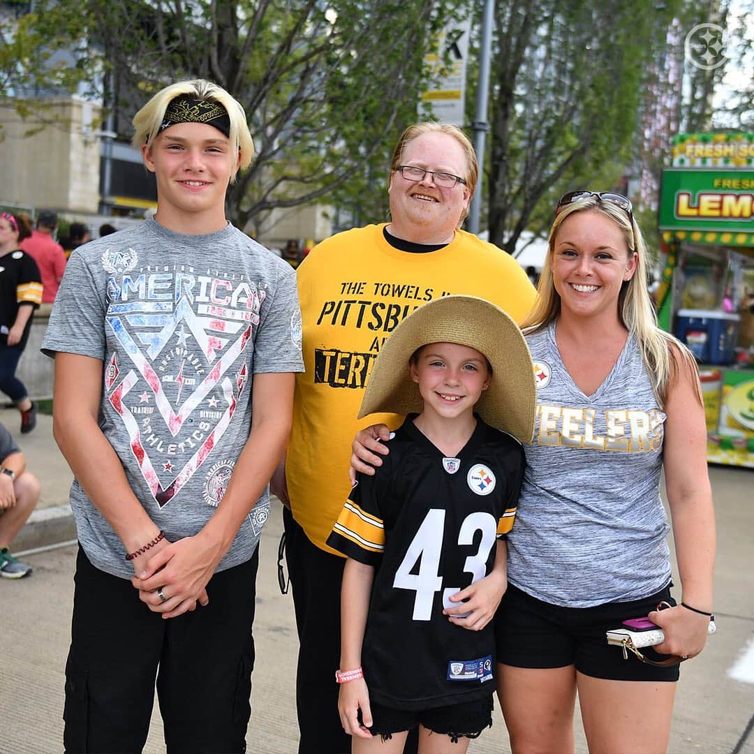 ピッツバーグ・スティーラーズさんのインスタグラム写真 - (ピッツバーグ・スティーラーズInstagram)「#SteelersNation showing up strong 💪💪 #FamilyFest」8月5日 7時02分 - steelers