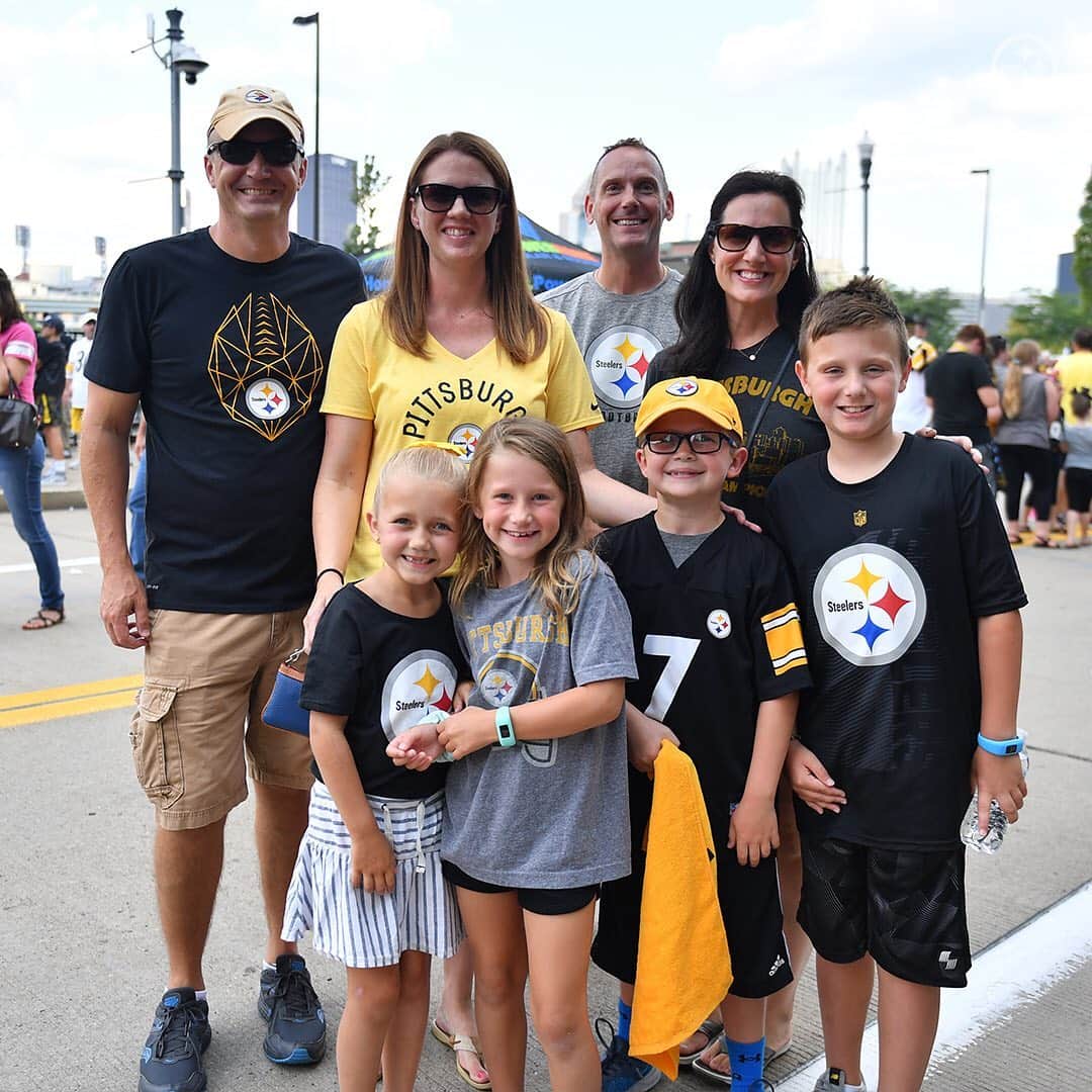 ピッツバーグ・スティーラーズさんのインスタグラム写真 - (ピッツバーグ・スティーラーズInstagram)「#SteelersNation showing up strong 💪💪 #FamilyFest」8月5日 7時02分 - steelers