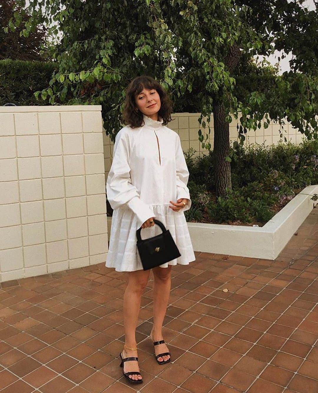 barneysnyofficialさんのインスタグラム写真 - (barneysnyofficialInstagram)「@alyssainthecity looking cute and classy with the @fiveseventyfive satin Evening bag. Show us your best #barneyslook to be featured in our feed.  RP: @alyssainthecity」8月5日 7時05分 - barneysny