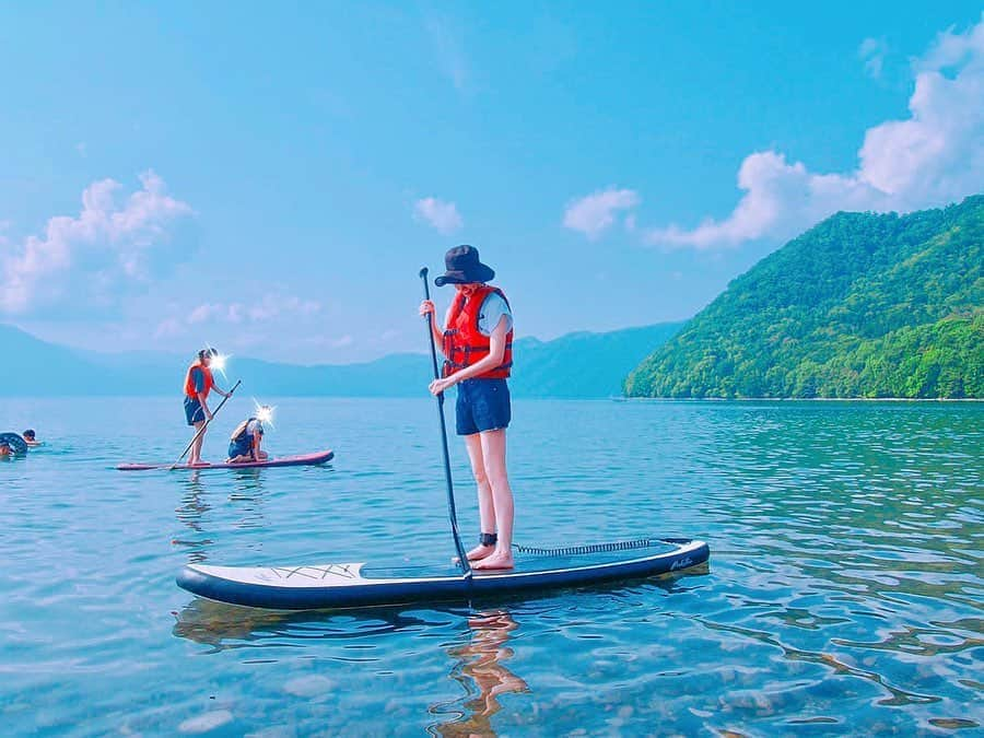 美香さんのインスタグラム写真 - (美香Instagram)「初SUPも体験したよ🏄‍♀️！ 落ちたら息子が助けに来てくれました笑 ありがとう😂」8月5日 7時22分 - mikaofficial99