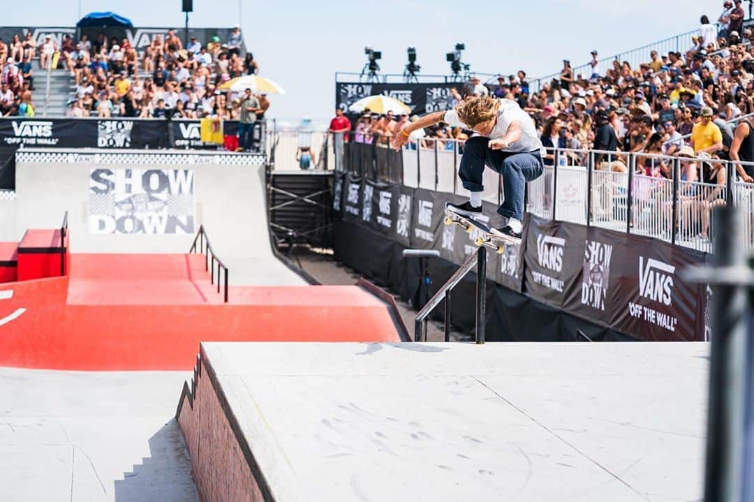 vansさんのインスタグラム写真 - (vansInstagram)「Tune in right now! The Vans Showdown skate finals are LIVE from the #VANSUSOPEN in Huntington Beach, CA. Link in our bio to watch! 📷: @aacostaa」8月5日 7時37分 - vans