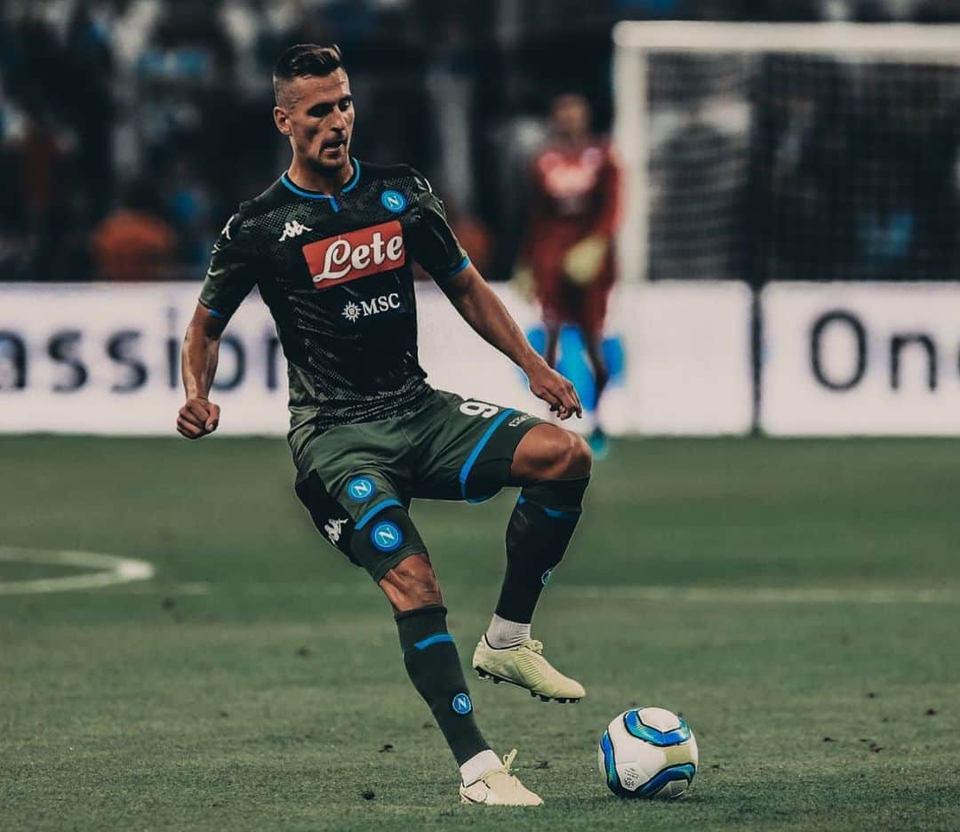 アルカディウシュ・ミリクのインスタグラム：「📸⚽️ #forzanapolisempre」