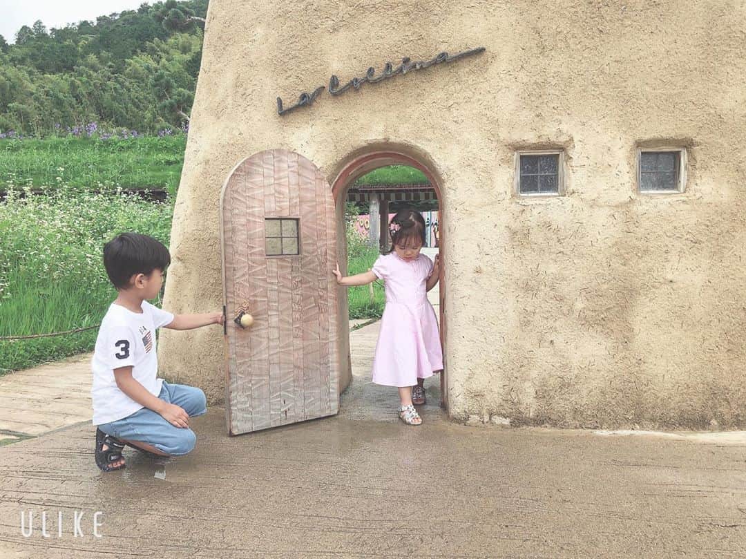 右田里沙(木村里沙) のインスタグラム：「ラコリーナ近江八幡☀️ プール行く前にお昼食べに🤤💞 #子連れ旅#滋賀旅行#3兄弟ママ#3兄弟育児#琵琶湖大津プリンスホテル #プール#夏休み#滋賀#子連れ旅行#ラルフローレン」