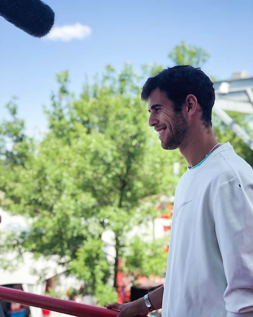 カレン・ハチャノフのインスタグラム：「Media day after good practices of course😉🎤✅ @couperogers #Canada #Masters1000」