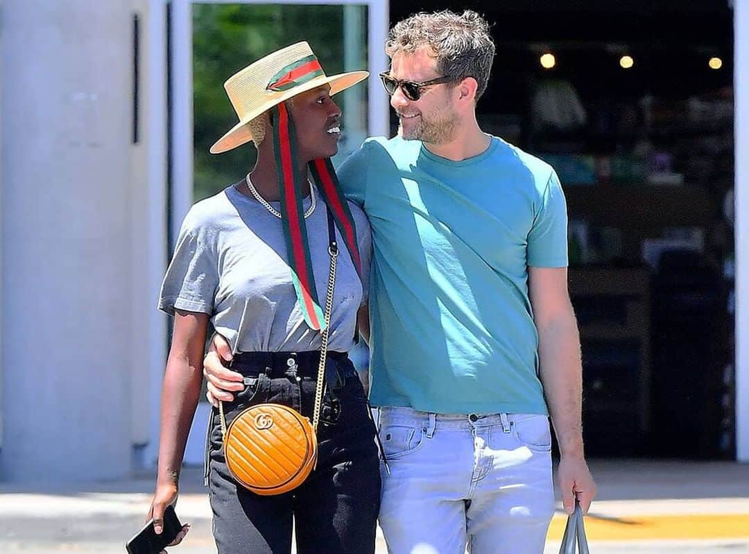 E! Onlineさんのインスタグラム写真 - (E! OnlineInstagram)「Do we hear wedding bells for #DawsonsCreek's Joshua Jackson and #QueenAndSlim's Jodie Turner-Smith? Link in bio because this couple just took a major step in their relationship. (📷: MEGA)」8月5日 8時30分 - enews