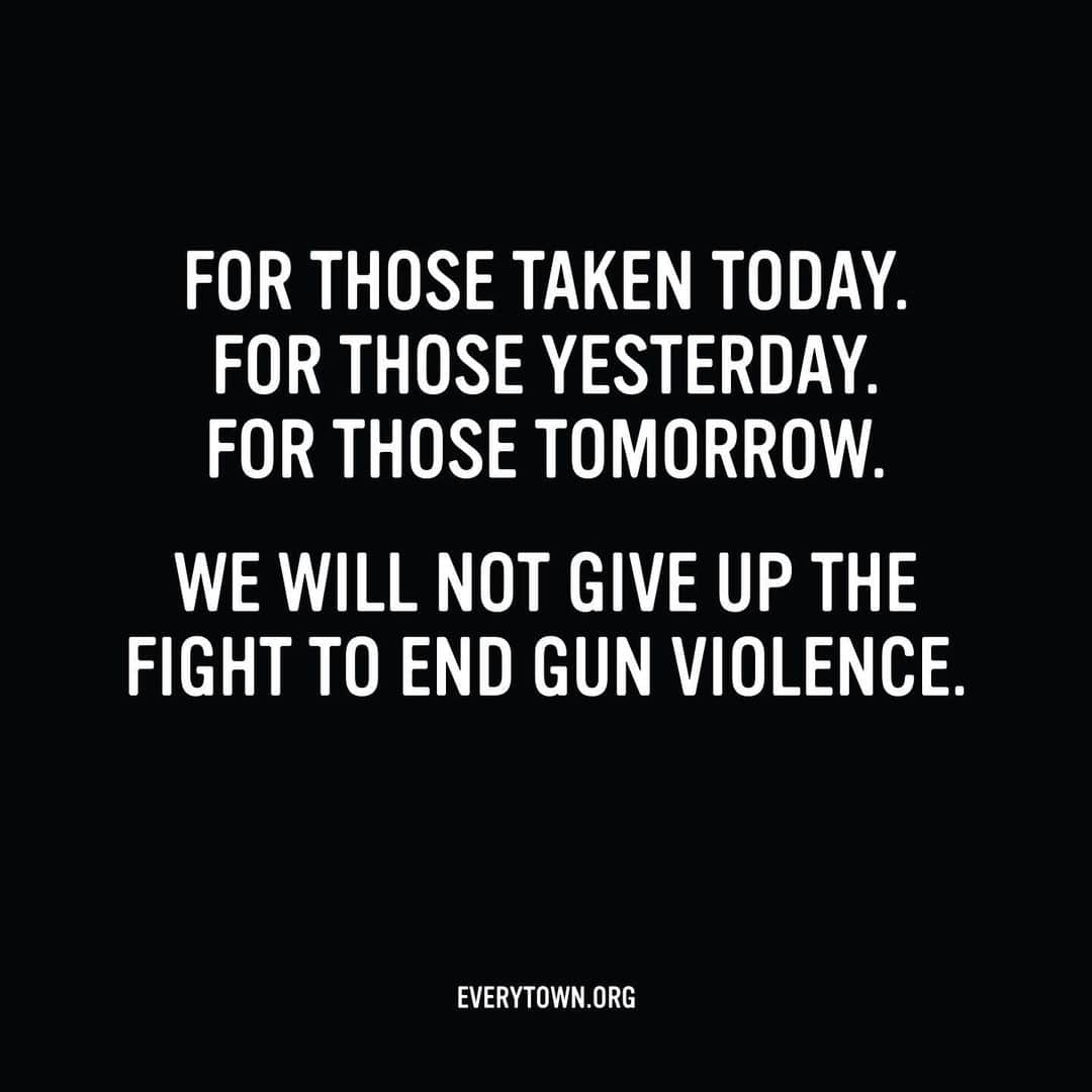 スーザン・サランドンさんのインスタグラム写真 - (スーザン・サランドンInstagram)「It’s clear America needs gun reform now, but @senatemajldr Mitch McConnell refuses to bring common-sense measures to a vote.  Tell Sen. McConnell & your senators it’s past time to take action to end gun violence. Use the link in my bio to send them an email. @everytown @mauicares」8月5日 8時30分 - susansarandon