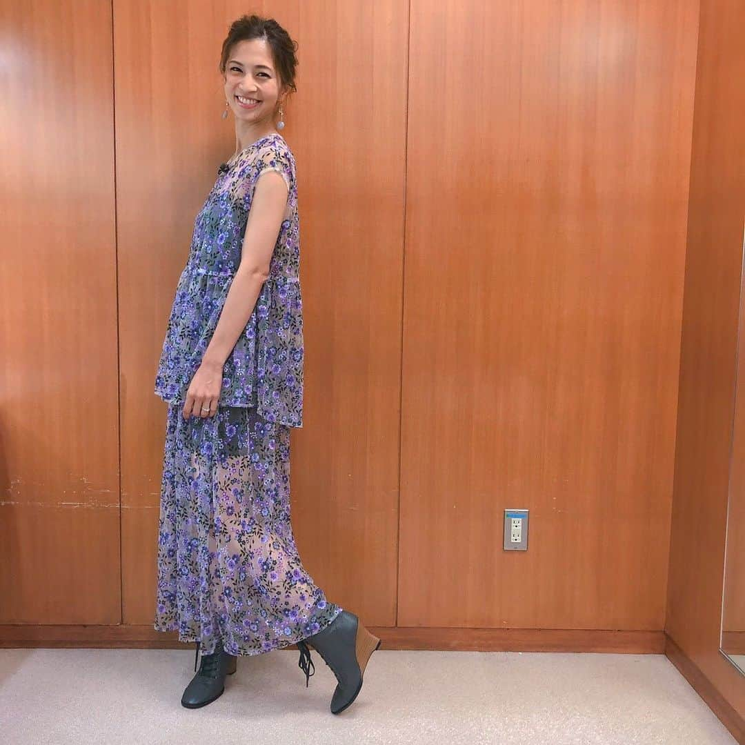 安田美沙子さんのインスタグラム写真 - (安田美沙子Instagram)「昨日の衣装はこちら😊❤️ 紫色と、シースルー感がたまらない。  blouse... @greed_int_online_shop  skirt... @greed_int_online_shop」8月5日 8時38分 - yasuda_misako