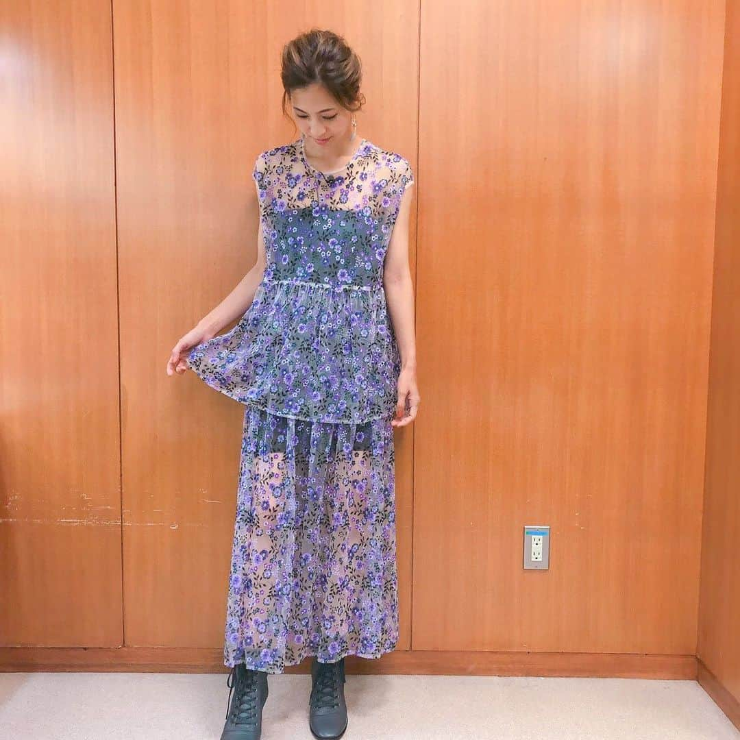 安田美沙子さんのインスタグラム写真 - (安田美沙子Instagram)「昨日の衣装はこちら😊❤️ 紫色と、シースルー感がたまらない。  blouse... @greed_int_online_shop  skirt... @greed_int_online_shop」8月5日 8時38分 - yasuda_misako