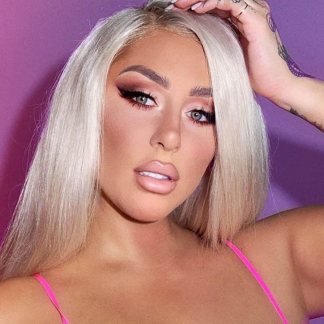 Too Facedさんのインスタグラム写真 - (Too FacedInstagram)「OMG 😍 Our babe @chrisspy is a PEACH QUEEN in our Just Peachy Mattes Eye Shadow Palette! #regram #tfpeachesandcream #toofaced」8月5日 9時00分 - toofaced