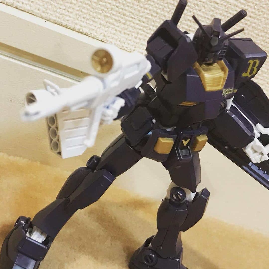 夏日凜子のインスタグラム：「ガンプラHG1/144 【RX-78-2ガンダム バッファローズVer.】 配色かっこいい～✨ 武器が白いのも新鮮ですね！ 球団コラボ2体目！！ 早く全部揃えて並べたいなぁ～🥰 #プラモ声優 #1日1プラモ #ガンプラ #gunpla #ガンダム #gundam #機動戦士ガンダム #バッファローズ #球団コラボ #球団 #ガンプラ女子 #プラモデル #プラモデル好き #声優 #女優 #model #anime #cooljapan #cool #toy」