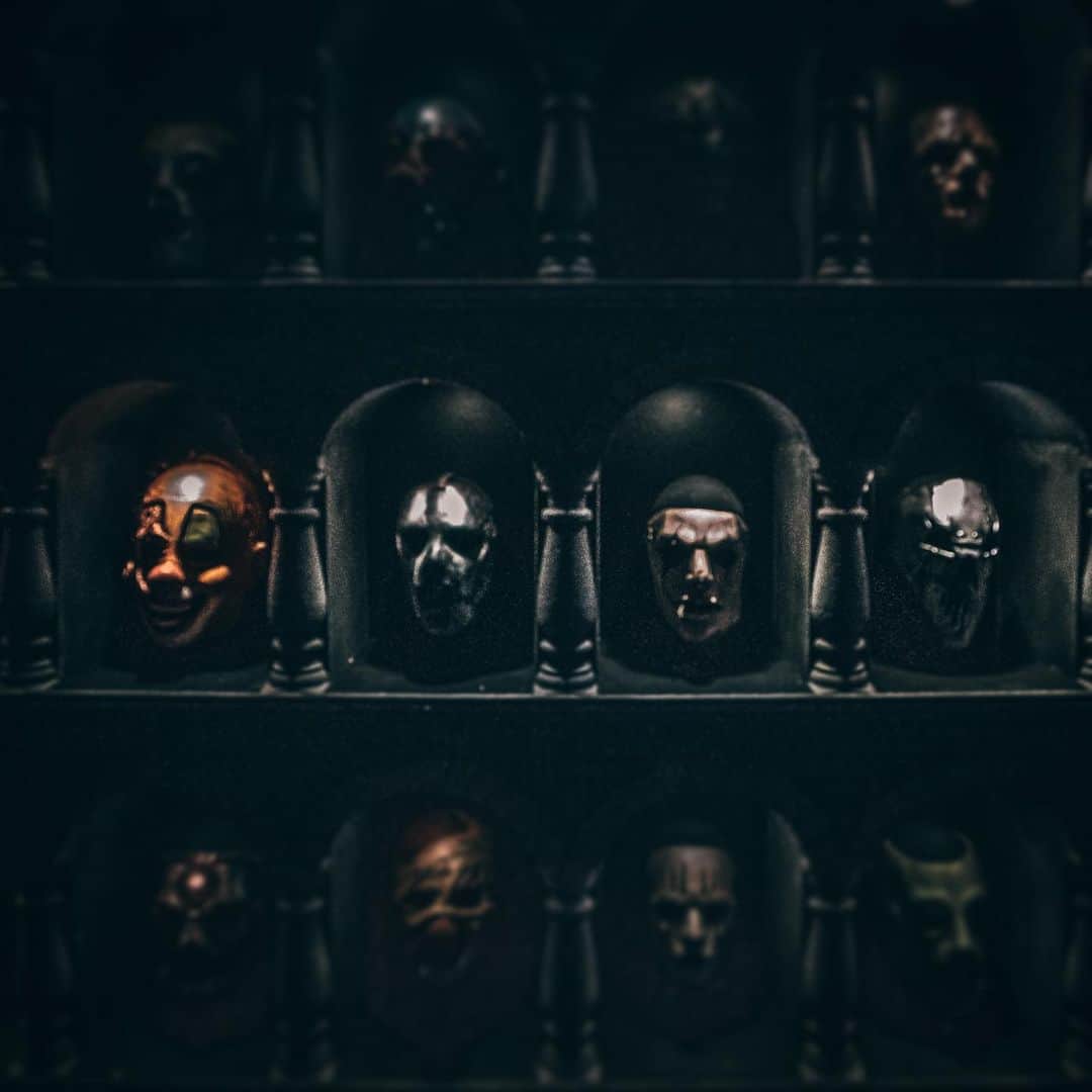 Slipknotさんのインスタグラム写真 - (SlipknotInstagram)「Experience the Slipknot Museum at each stop on our North American tour. Get VIP packages at knotfestroadshow.com to secure your spot. 🎪」8月5日 9時17分 - slipknot