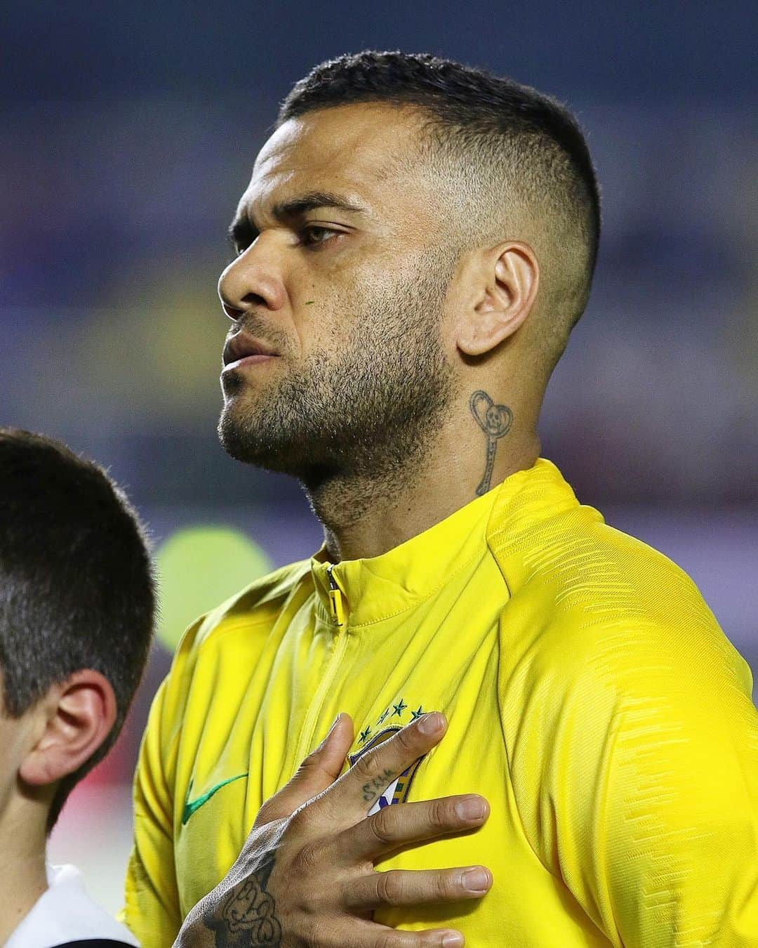 São Paulo FCさんのインスタグラム写真 - (São Paulo FCInstagram)「O @danialves está observando 👀 e quer saber: já garantiu presença no evento de apresentação do #GoodCrazy, terça-feira, no Morumbi? A partir das 20h, Dani vestirá pela primeira vez a camisa 10 do Tricolor, perto da torcida são-paulina, com convidados e surpresas especiais! 🇾🇪 ⠀⠀⠀⠀⠀⠀⠀⠀⠀ 👉 Ingressos custam R$ 5. Nesta segunda-feira haverá venda nas bilheterias do Morumbi, das 10h às 17h, e na terça-feira das 10h às 20h. Mas você já pode garantir sua entrada pelo site ou app da Total Acesso, então corre, porque o #DaniEstáAqui! ⠀⠀⠀⠀⠀⠀⠀⠀⠀ 📸 Rubens Chiri / saopaulofc.net」8月5日 9時25分 - saopaulofc