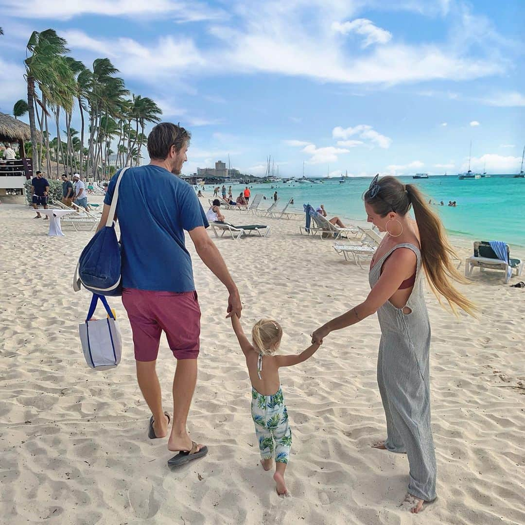 レイチェル・ブレイセンさんのインスタグラム写真 - (レイチェル・ブレイセンInstagram)「Time off spent with these two. I always have a hard down returning to a regular pace after an intense work period. I find myself pacing around the house, looking for things to fix and rooms to clean and projects to start. Our property wall needs a fresh layer of paint, and the front yard could really use some fresh gravel. Lea’s closet is a mess and the guest bathroom has a pipe that needs fixing. Im pretty sure the storage shed has termites and I know the laundry room is absolute chaos and the fridge is somehow completely empty of actual food but I can barely close the door because it’s overflowing with so much stuff. Who need three half empty jars of pickles?? And five kinds of mustard? What is this? I go from room to room making lists in my head; after I’ve cleaned that I need to fix that, and then go buy that one thing for that other thing to work... I go round and round like a little energizer bunny until it finally dawns on me: I am off. Off! It’s the weekend! Regular people have weekends. Off days. Time to relax. Unwind. Do nothing. ⁣⁣ ⁣⁣ So I pick up a crime novel I’ve been eyeing and put on a bathing suit and lay down in my hammock and I make myself lie still until finally, my mind catches up with what my body has been craving for far too long: rest. ⁣⁣ ⁣⁣ The book is great. The beach is great, too. Lea Luna is singing the Moana song and Dennis is baking(??) and we have beautiful friends and the ocean is so unbelievably blue and slowing down is a skill that requires practice. Whenever I forget I try to remind myself; patience, darling. Patience. There is nowhere to be but here. x」8月5日 9時33分 - yoga_girl