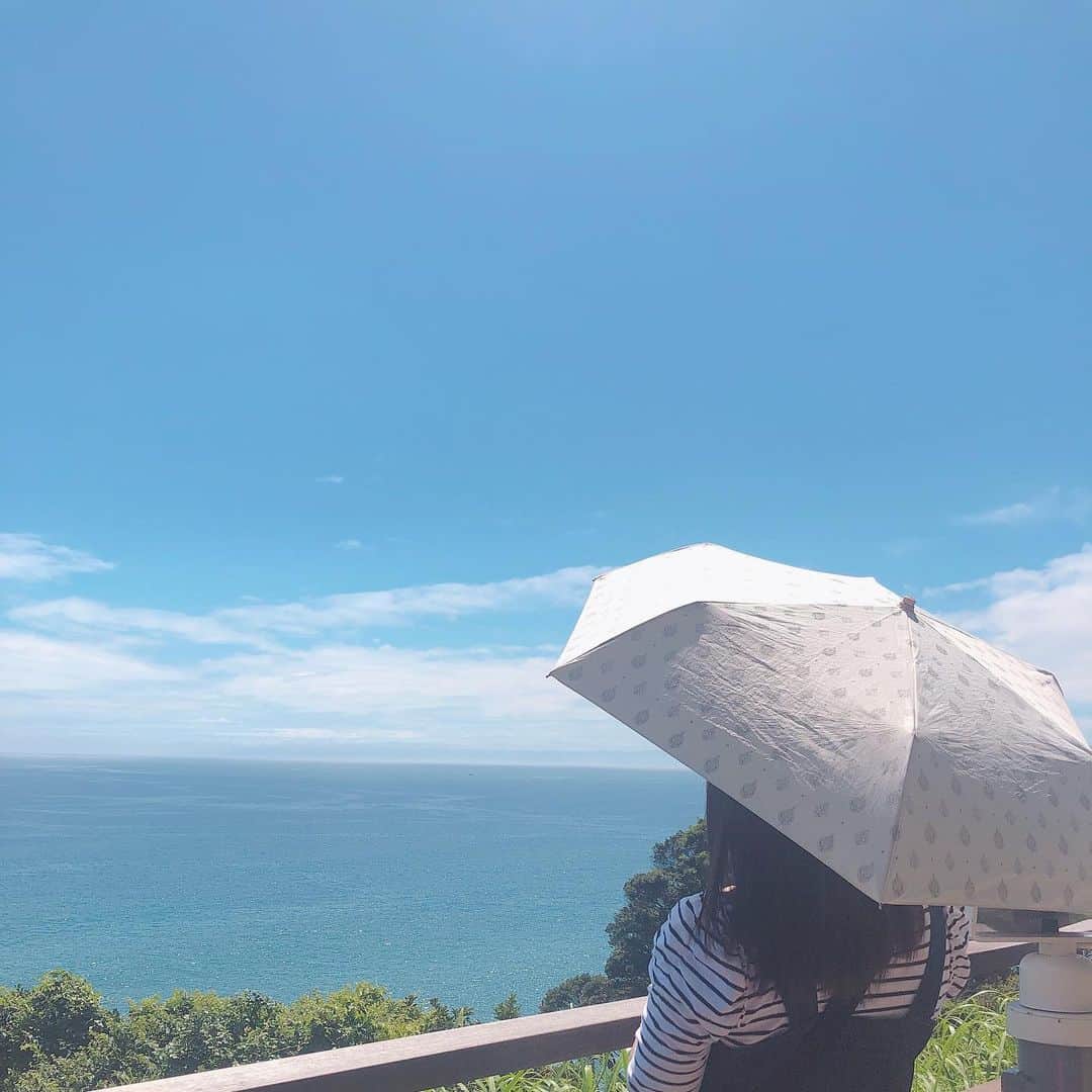 日下部愛菜さんのインスタグラム写真 - (日下部愛菜Instagram)「再投稿すみません🥺 空と海が綺麗でトンビも飛んでた〜〜🐬🕊」8月5日 20時40分 - aina_kusakabe
