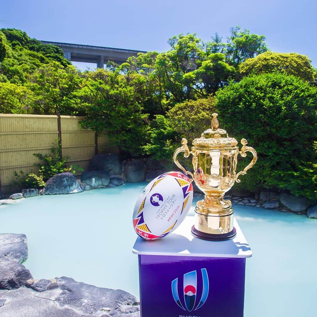 ラグビーワールドカップさんのインスタグラム写真 - (ラグビーワールドカップInstagram)「大分を訪問したウェブ・エリス・カップ🏆 こちらは別府明礬温泉😊♨ . #RWC2019 #Rugby #Rugbygram #Sport #WebbEllisCup #Oita #Beppu #Onsen #Hotspring #VisitJapan #JapanTrip #大分 #別府 #温泉 #ラグビー」8月5日 19時13分 - rugbyworldcupjp