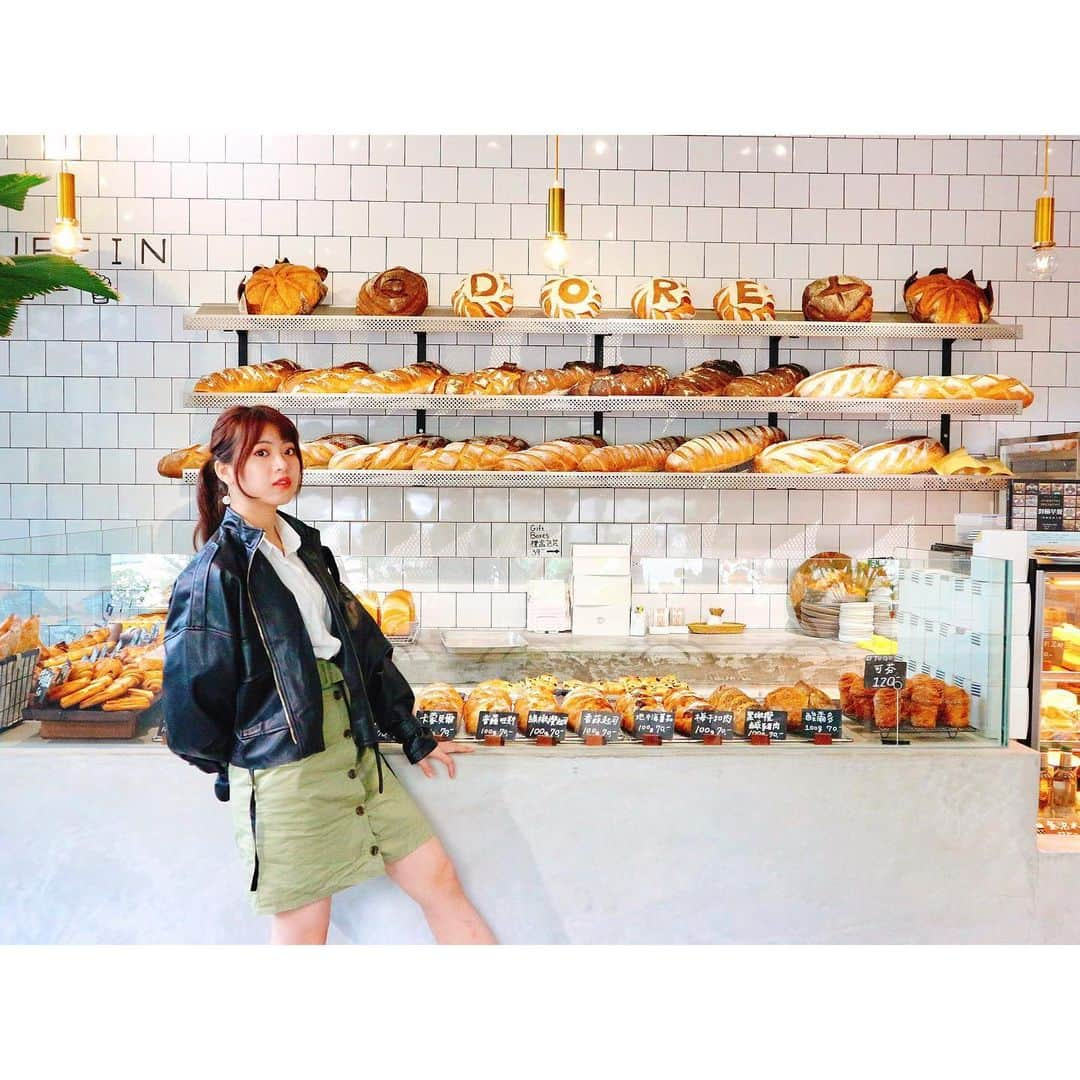 馬嘉伶さんのインスタグラム写真 - (馬嘉伶Instagram)「🍵 #DOREFRENCHBAKEHOUSE #Bakery #Bread #🥐#🥯#🍞#🥖#🥨#🌭 . お友達におすすめしてもらった おしゃれなパン屋さん🥖 なんと 「抹茶あずき味」のパンがありました💓 やっぱり抹茶の隣にはあずきがある☺️ * * * * * * * * * * * * . 朋友推薦的美麗麵包店🥖 沒想到 有「抹茶紅豆」口味的麵包 果然紅豆會在抹茶的旁邊呀💓 . . 【#まちゃの台中🍄】 📍#DORE #多爾法式烘焙  #台灣 #台湾 #台湾旅行 #台中 #台中旅行 #台中景點 #Taiwan #taiwantravel #Taichung #taichungtravels」8月5日 19時13分 - macyacyarin