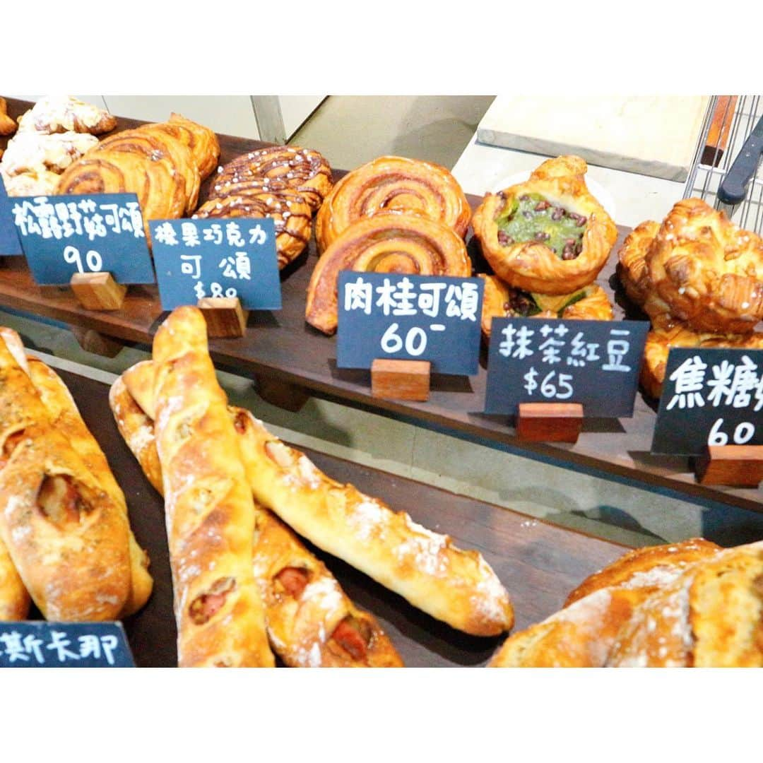 馬嘉伶さんのインスタグラム写真 - (馬嘉伶Instagram)「🍵 #DOREFRENCHBAKEHOUSE #Bakery #Bread #🥐#🥯#🍞#🥖#🥨#🌭 . お友達におすすめしてもらった おしゃれなパン屋さん🥖 なんと 「抹茶あずき味」のパンがありました💓 やっぱり抹茶の隣にはあずきがある☺️ * * * * * * * * * * * * . 朋友推薦的美麗麵包店🥖 沒想到 有「抹茶紅豆」口味的麵包 果然紅豆會在抹茶的旁邊呀💓 . . 【#まちゃの台中🍄】 📍#DORE #多爾法式烘焙  #台灣 #台湾 #台湾旅行 #台中 #台中旅行 #台中景點 #Taiwan #taiwantravel #Taichung #taichungtravels」8月5日 19時13分 - macyacyarin