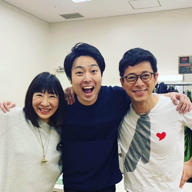 西川忠志さんのインスタグラム写真 - (西川忠志Instagram)「ハイ！ポーズ！  本日20回目の『あき恵&忠志のHAPPY TIME』 ご視聴頂きました皆様ありがとうございました。 そしてコメントには 『平日の昼間で見れなくて残念です』とも 沢山頂きました。申し訳ございませんでした。 また吉本新喜劇ツイキャスライブの ホームページへお訪ね頂きますと 録画分で配信をご覧頂けますので どうぞ宜しくお願い申し上げます。  本日はNGKの広い楽屋を借りて配信致しましたので 時おり、楽屋に出入りされる方がいらして、 吉本新喜劇の平山昌雄さんや森田展義くんも この楽屋に入ってきた際、配信に少し映ってくれました！ ありがとうございました。  そして、最後は今週のリーダー信濃岳夫くんが 遊びに来てくれましたよ！ あき恵さんが、時間があったらフラット遊びに来てと 信濃くんに声をかけてくださっていた様で 信濃くんも律儀に来てくれまして、 配信後半から最後迄は３人で色々と楽しく お喋りができました！ 平山、森田、信濃の御三方！ ありがとうございました。  そしてこの20回、配信をご覧頂きましたお一人お一人の皆様 本当にありがとうございました。 これからも宜しくお願いを申し上げます。  #あき恵忠志のhappytime #ツイキャスライブ #ツイキャス #吉本新喜劇 #よしもと新喜劇 #なんばグランド花月 #ngk  #浅香あきの #平山昌雄 #信濃岳夫 #森田展義 #西川忠志  #ハッピー #happy #ありがとうございます #ありがとう #感謝」8月5日 19時08分 - nishikawa_tada