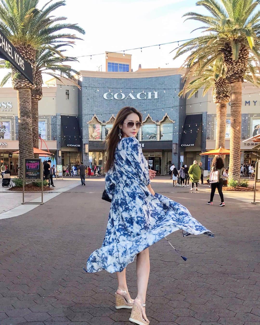 CHIHAさんのインスタグラム写真 - (CHIHAInstagram)「I’m having fun every day♥️ #citadeloutlets #california #america #ootd #shopping #fendi #vici #vicidolls #outlets #japanese #fashion #yolo」8月5日 19時09分 - chiha6170