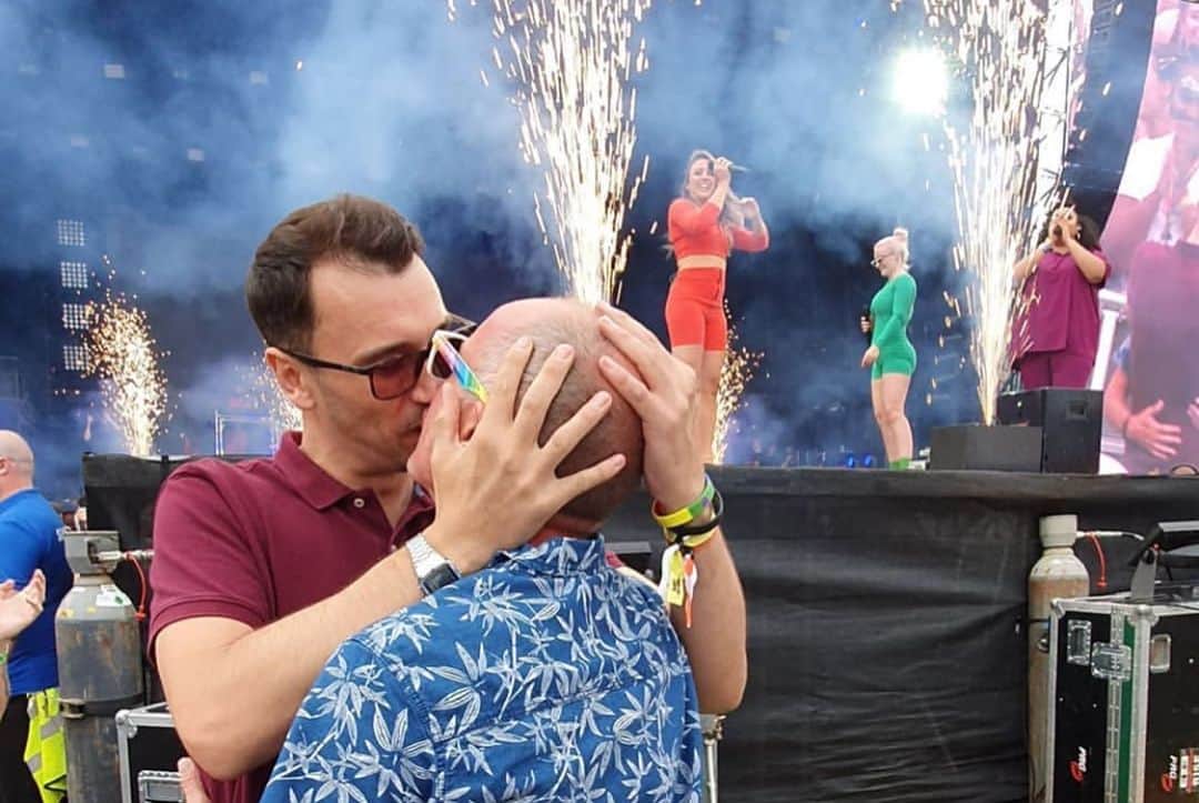 グレース・チャトーさんのインスタグラム写真 - (グレース・チャトーInstagram)「We went as a rainbow to Brighton Pride, check it out. It was a nice time because Marina sang with us and we had a proposal on stage (pic 3. Congratulations to Richard and Andy!!). Also, Steph’s baby is growing inside and she is now playing violin and dancing with a beautiful big bump ❤️❤️❤️❤️❤️ And Kylie Minogue was on fire. And super cute. And Yasmin and Kirsten SLAYED like every other single day of the year.」8月5日 19時10分 - gracechatto