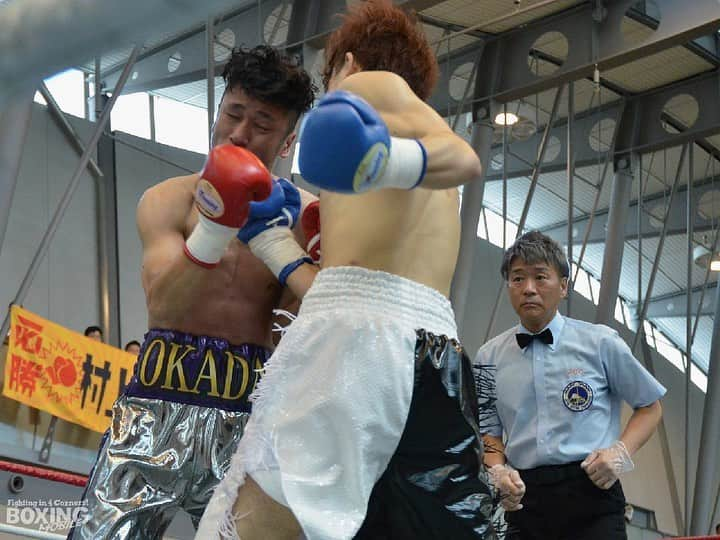 川上じゅんさんのインスタグラム写真 - (川上じゅんInstagram)「中日本新人王決勝戦🥊 愛知県刈谷市あいおいホールにて… ※フォトは、「BOXING MOBILE」引用させていただきました。 ＃ボクシング #boxing  #boxeo #BOXINGMOBILE #jbc  #川上じゅんレフェリー  #川上じゅん #中日本新人王決勝戦 #BoxingReferee」8月5日 19時11分 - kawakami_j