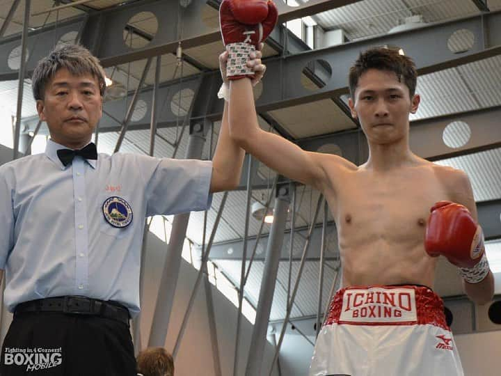 川上じゅんさんのインスタグラム写真 - (川上じゅんInstagram)「中日本新人王決勝戦🥊 愛知県刈谷市あいおいホールにて… ※フォトは、「BOXING MOBILE」引用させていただきました。 ＃ボクシング #boxing  #boxeo #BOXINGMOBILE #jbc  #川上じゅんレフェリー  #川上じゅん #中日本新人王決勝戦 #BoxingReferee」8月5日 19時11分 - kawakami_j