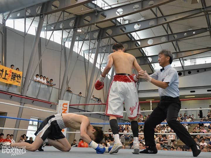 川上じゅんさんのインスタグラム写真 - (川上じゅんInstagram)「中日本新人王決勝戦🥊 愛知県刈谷市あいおいホールにて… ※フォトは、「BOXING MOBILE」引用させていただきました。 ＃ボクシング #boxing  #boxeo #BOXINGMOBILE #jbc  #川上じゅんレフェリー  #川上じゅん #中日本新人王決勝戦 #BoxingReferee」8月5日 19時11分 - kawakami_j