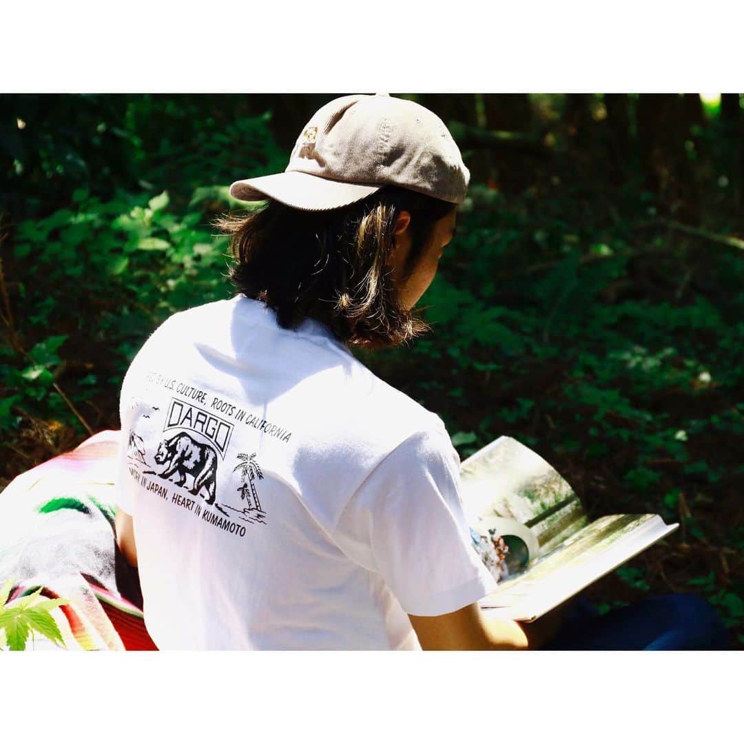 DARGO T-shirt &Sign Artさんのインスタグラム写真 - (DARGO T-shirt &Sign ArtInstagram)「DARGO 2019 Mid Summer Mood🌴 "THE EXHIBITION OF LOCALISM" ------------------------ 【DARGO】 "Trade Mark" Logo T-shirt color：WHITE size：XS, S, M, L, XL, XXL Hand Printed in Kumamoto, Japan. 6.2onz Heayv Weight. 100% COTTON & PRE-SHRUNK FIT. 水性ラバーインク5版構成 ------------------------- DARGO Hand Screen Printed T-shirt Printed in Kumamoto, Japan. ------------------------- #dargojapan #dargo2019ss #kumamoto #vintagestyle  #california #californiastyle #熊本 #熊本市 #熊本tシャツ #アメカジ #tシャツ」8月5日 19時21分 - dargo_japan