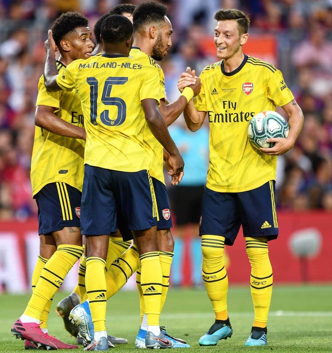 メスト・エジルさんのインスタグラム写真 - (メスト・エジルInstagram)「Good challenge vs. @FcBarcelona yesterday 🙏🏼 Next stop our @PremierLeague opener on Sunday ❤⚽ #M1Ö #YaGunnersYa #preseason @arsenal」8月5日 19時27分 - m10_official