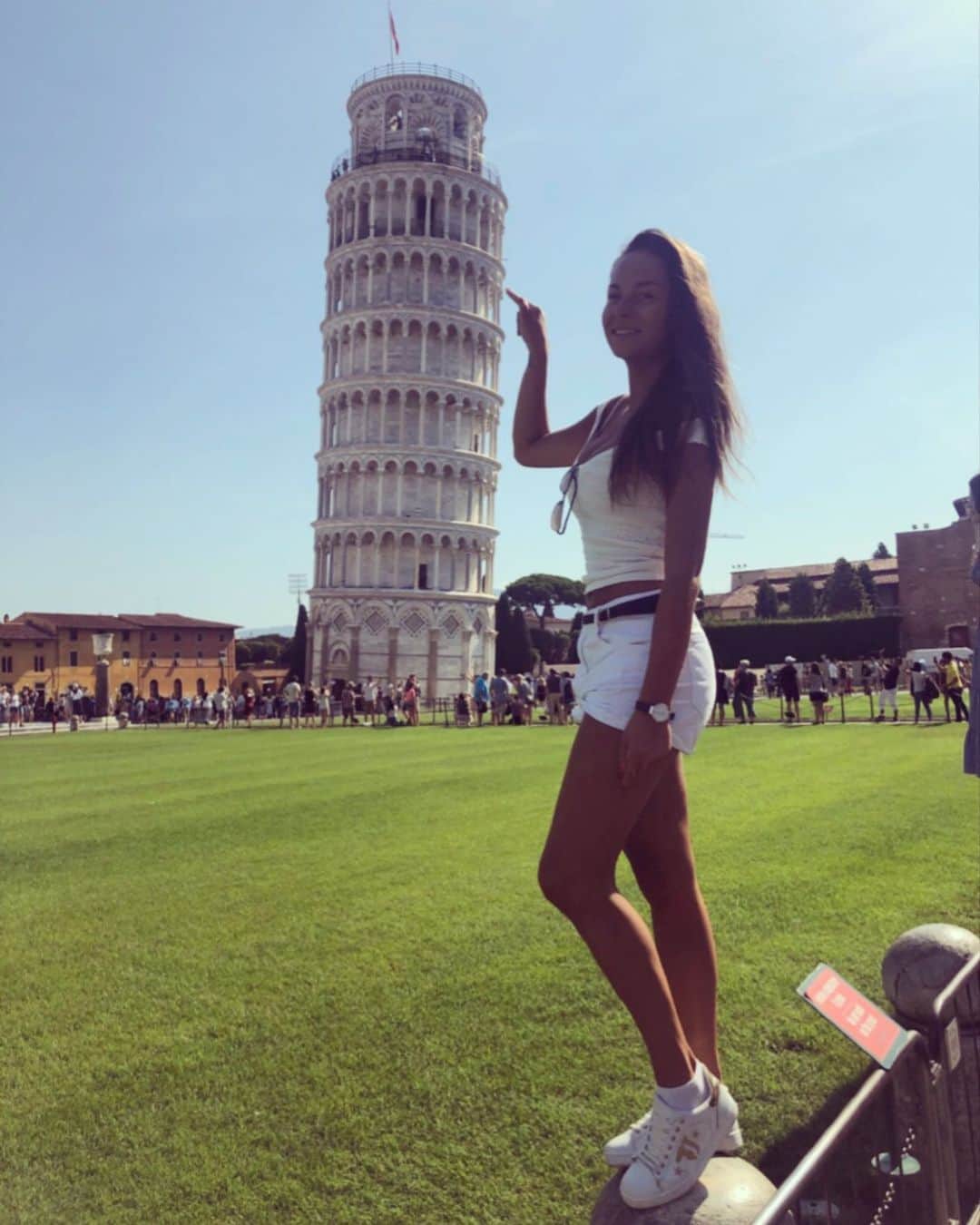 エレーナ・グレボワのインスタグラム：「“Must have” touristic picture ✅ #pisa #italy🇮🇹」