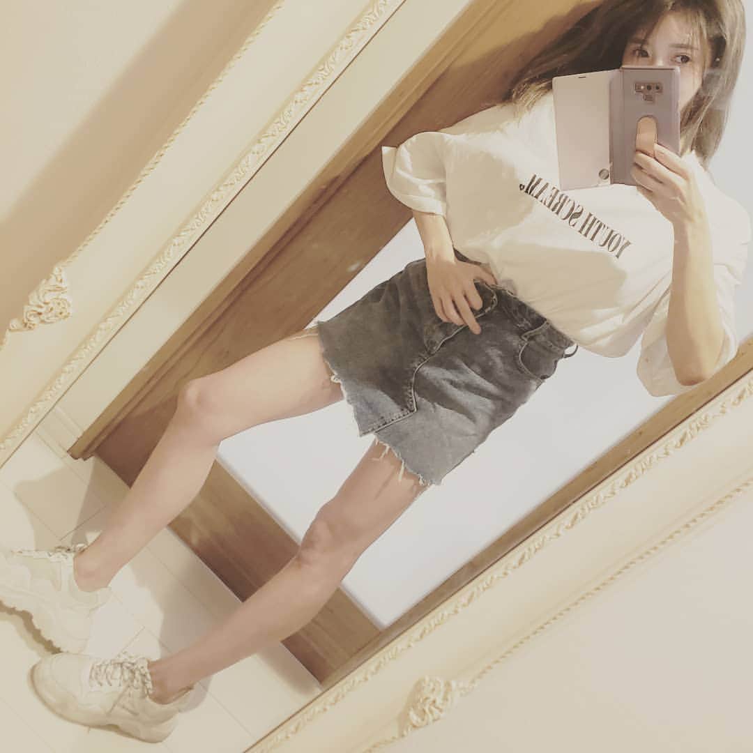Pileさんのインスタグラム写真 - (PileInstagram)「. Simple is best❤️ T shirts @youthloser Shoes @urbanrevivo #ootd #simple #urbanrevivo #youthloser」8月5日 19時37分 - pi_channnn52