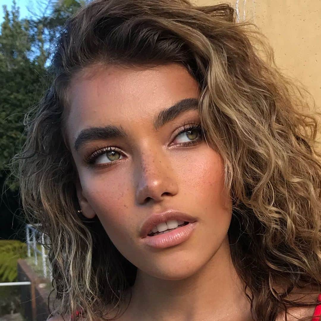 Ania Milczarczykのインスタグラム：「Natural beauty @ariannahicks from the other day for @incswim with @josie_clough / @itsnowcool」
