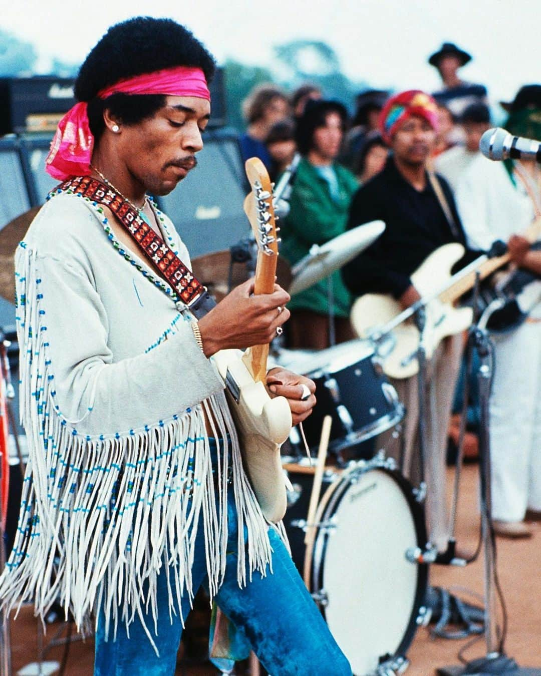 Vogue Australiaさんのインスタグラム写真 - (Vogue AustraliaInstagram)「#JimiHendrix taking to the stage wearing a jacket dripping with fringing, #JanisJoplin eyeing up her drink through orange-tinted sunglasses, a festival-goer napping on the roof of her car during a traffic jam – these were just some of the memorable moments from #Woodstock in 1969. Ahead of its 50th anniversary, Vogue revisits Woodstock’s heyday through vintage photos that capture the magic of the original festival. In the bio link. 📷 Getty Images」8月5日 19時42分 - vogueaustralia