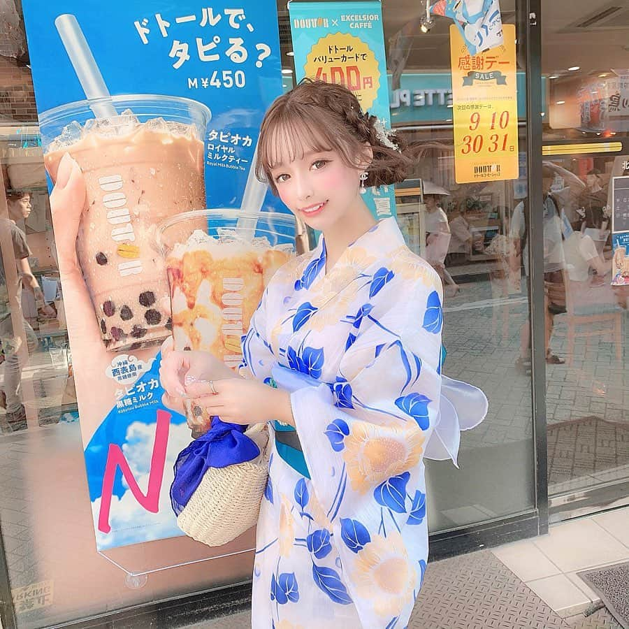 あやちゃんさんのインスタグラム写真 - (あやちゃんInstagram)「浴衣着て花火大会🎇💗 浴衣とヘアセットが鬼かわいいの😍😍😍🙏✨ @dress_sugar の浴衣にした💙🌼 配送も早くて毎度めちゃくちゃ助かってます😭😭✨ すっごい可愛くてお気に入り😍😍 爽やか綺麗め💕 ゆーらいくで撮ったら背景歪んでもーた🤧わら #浴衣女子 #浴衣 #浴衣ヘアアレンジ #浴衣ヘア #浴衣アレンジ #浴衣コーデ #浴衣着付け #浴衣デート #ゆかた #ゆかたヘア #ゆかた女子 #ゆかたコーデ #ヘアアレンジ #ヘアセット #ヘアスタイル #まとめ髪 #お団子ヘア #お団子アレンジ  #板橋花火大会 #江戸川花火大会 #花火大会 #花火 #いたばし花火大会」8月5日 19時53分 - aya.you.love.r